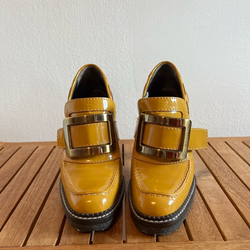 Roger Vivier Patent Leather Heeled Loafers in Ochre